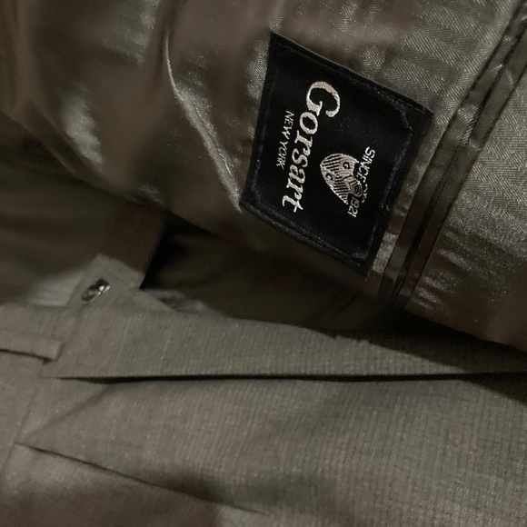 Barrows Suit from New York Gorsart - Picture 4 of 5